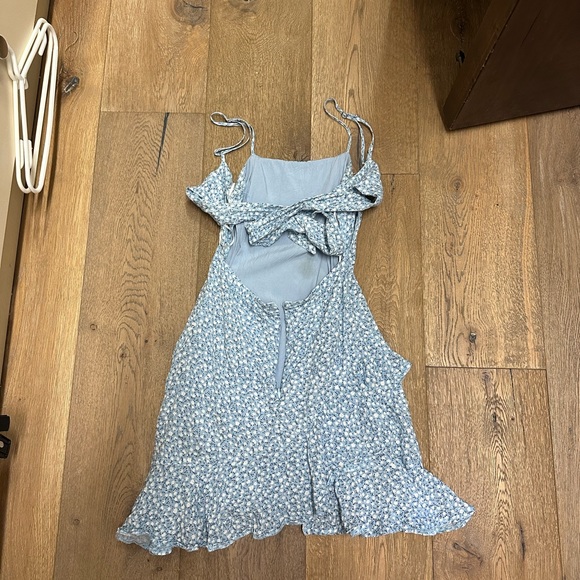 This is a blue floral print princess Polly dress in a size 2 - Picture 2 of 2